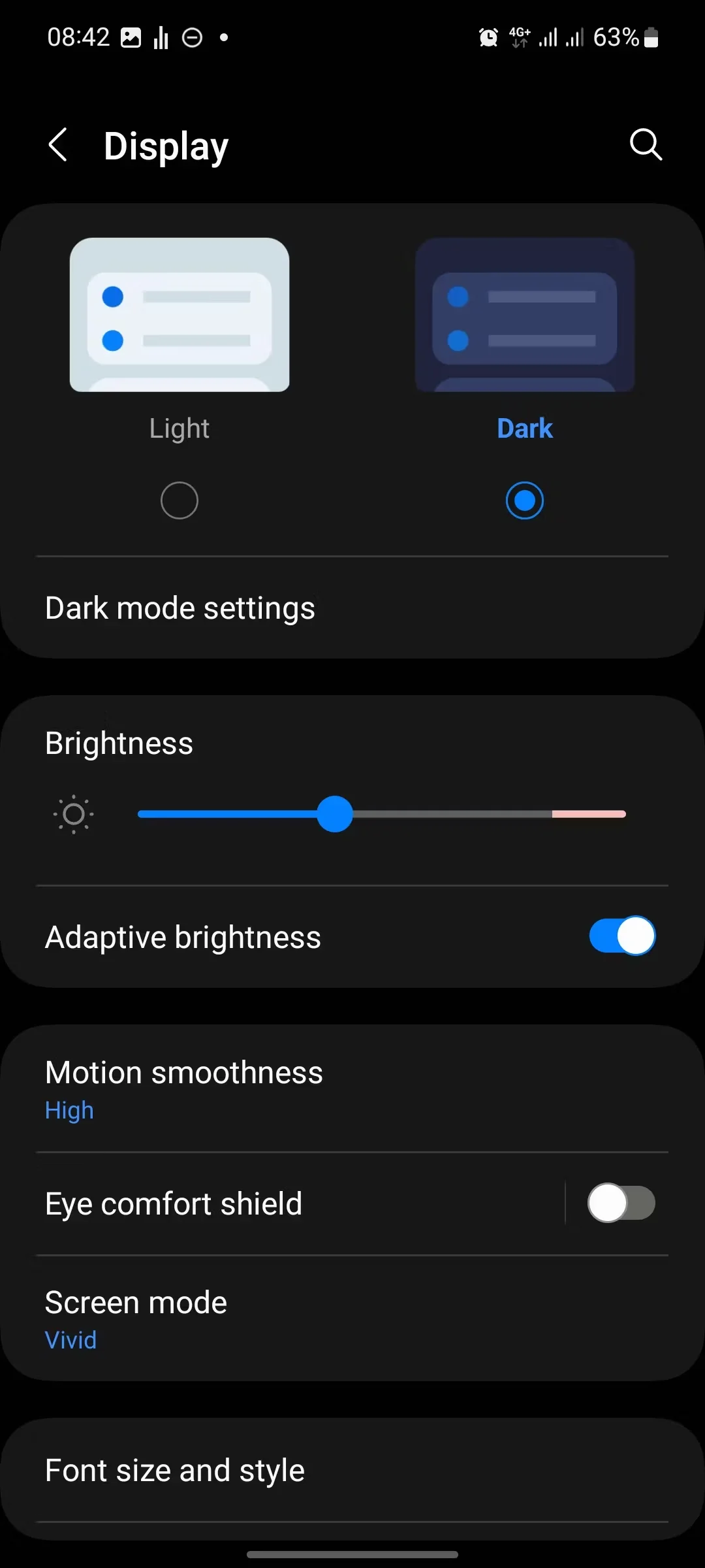 Display settings page on a Samsung phone